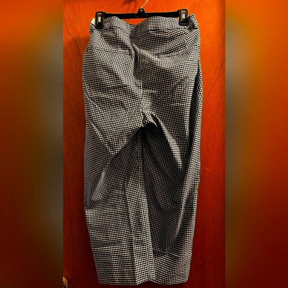 Lane Bryant The 4 Season, Checkered Slim Capri, 20 Mid rise  NWT - Picture 2 of 4